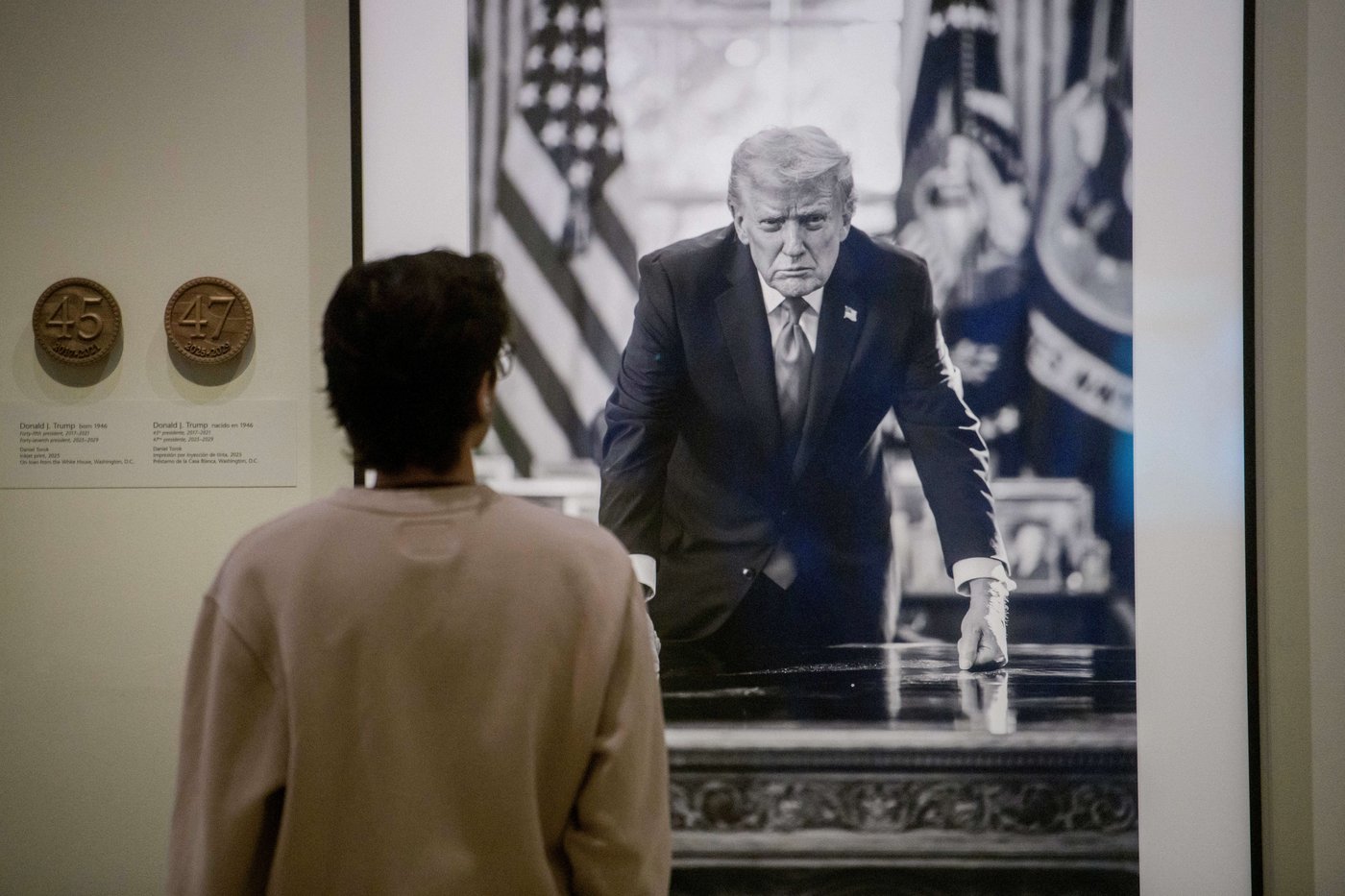 Reference to Trump's impeachments is removed from the display of his Smithsonian photo portrait | iNFOnews.ca