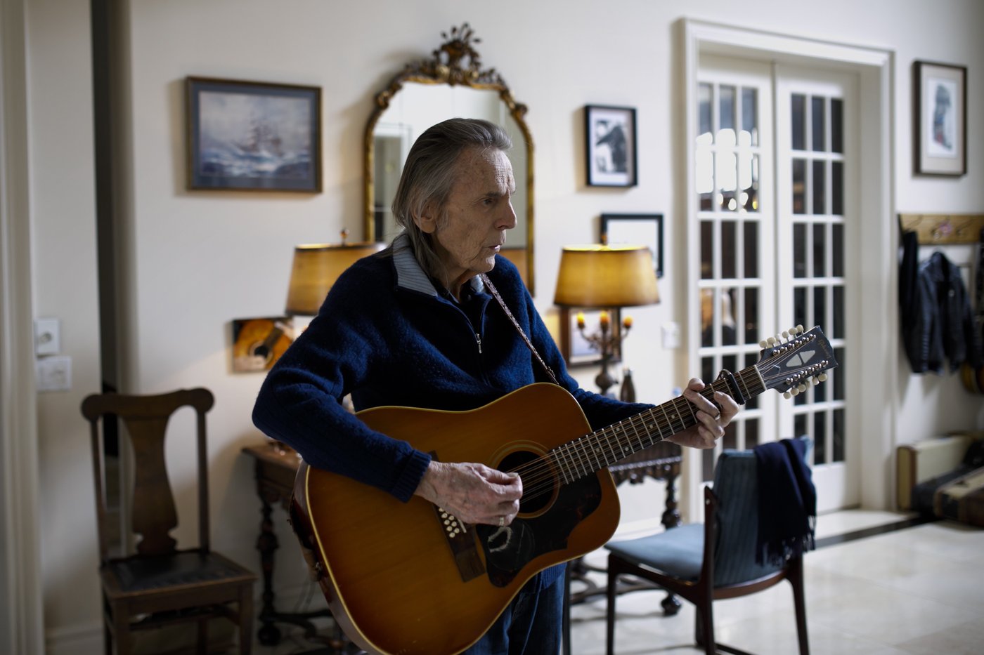 Gordon Lightfoot's instruments, artwork and outfits headed to auction | iNFOnews.ca