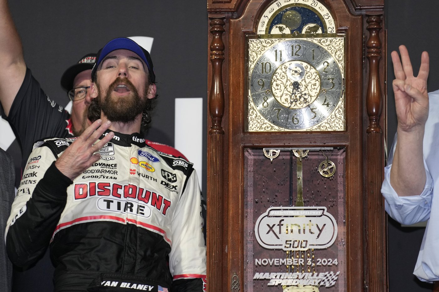 Blaney gets shot at back-to-back NASCAR titles after controversial finish at Martinsville Speedway | iNFOnews.ca Blaney gets shot at back-to-back NASCAR titles after controversial finish at Martinsville Speedway | iNFOnews.ca