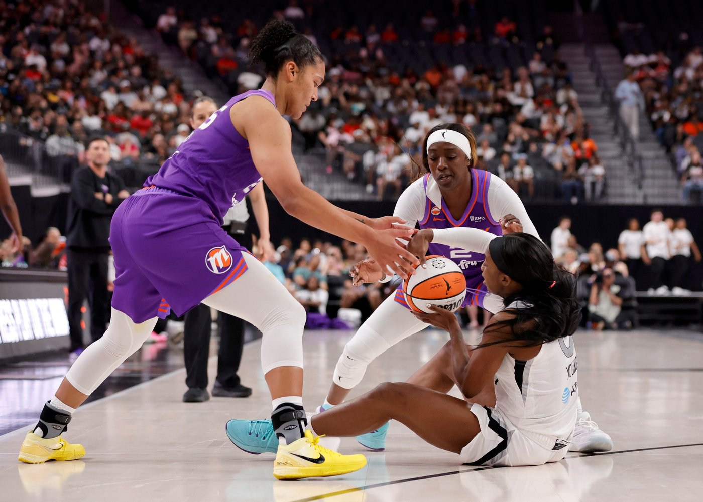 Mercury rout the Aces 99-66 to spoil Las Vegas' ring ceremony | iNFOnews.ca