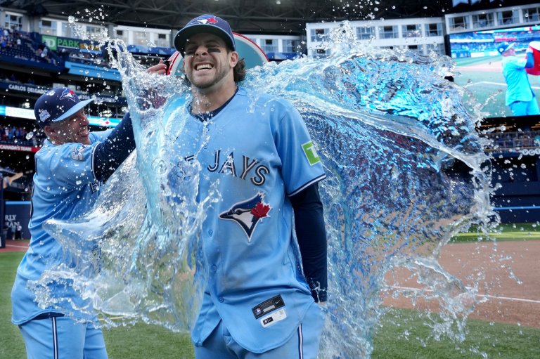 Jays' Clement marks 500th milestone with memorable performance in 6-4 win | iNFOnews.ca