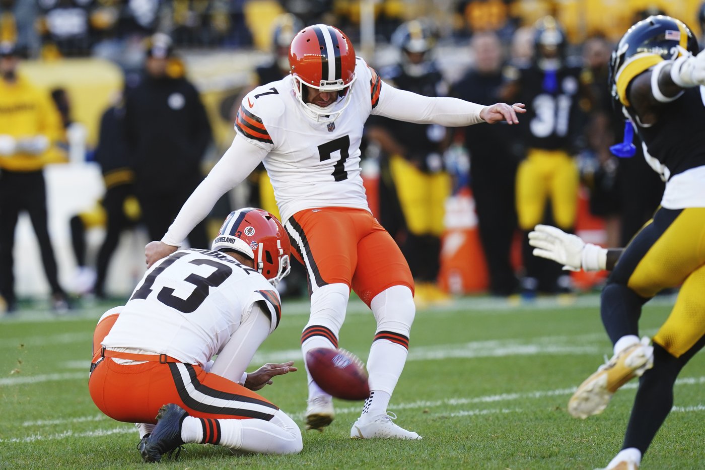 Wilson throws for 2 touchdowns as Steelers cruise past mistake-prone Browns 27-14 | iNFOnews.ca Wilson throws for 2 touchdowns as Steelers cruise past mistake-prone Browns 27-14 | iNFOnews.ca