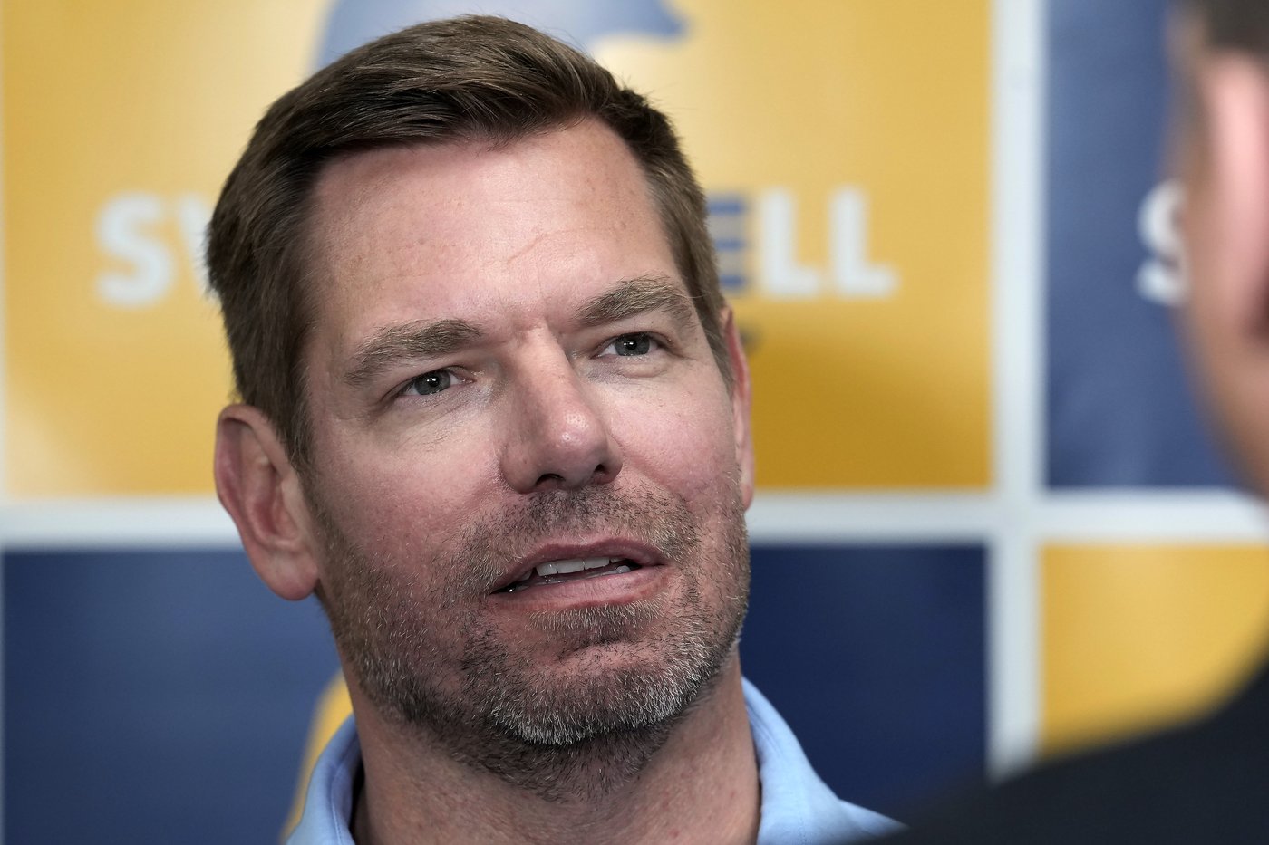 AP sources: Federal agents search Beverly Hills mansion in investigation of ex-Rep. Eric Swalwell | iNFOnews.ca