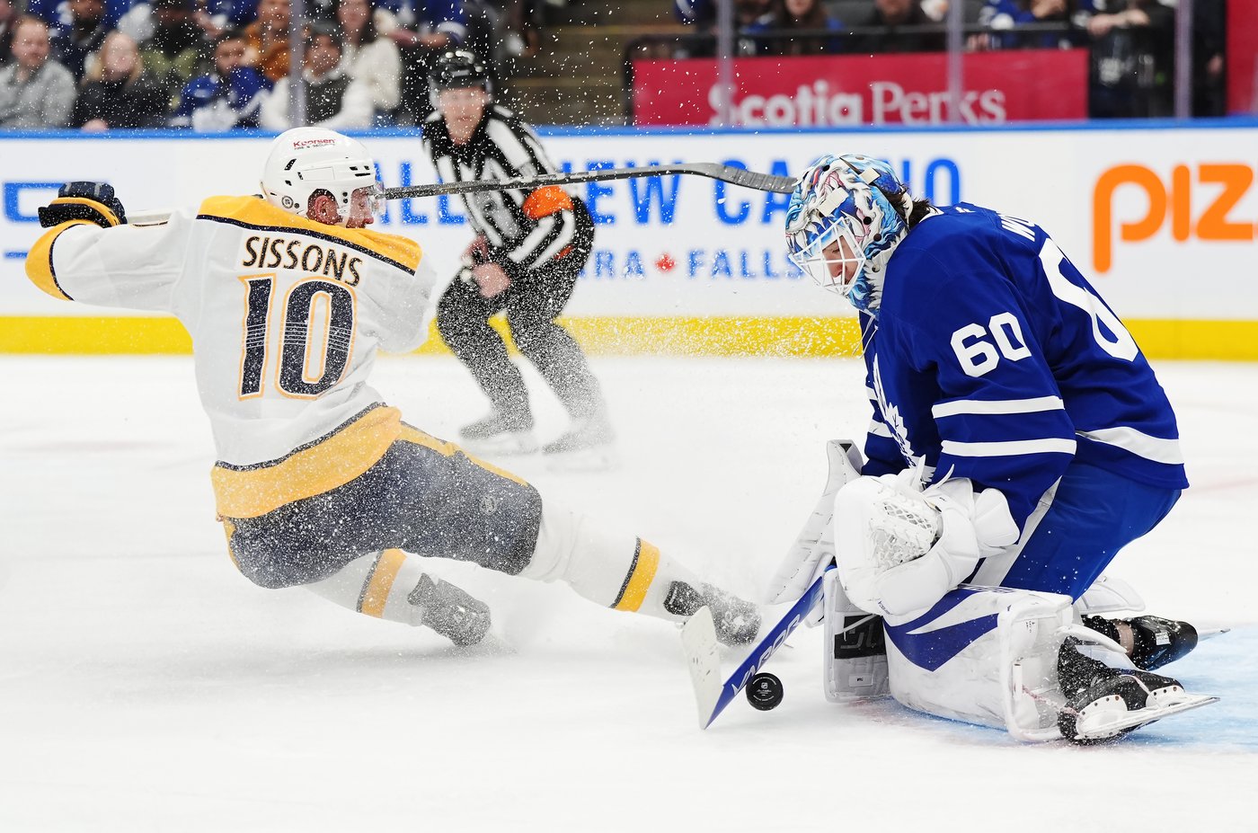 Matthews scores twice early in third period, Leafs come back to down Predators 3-2 | iNFOnews.ca