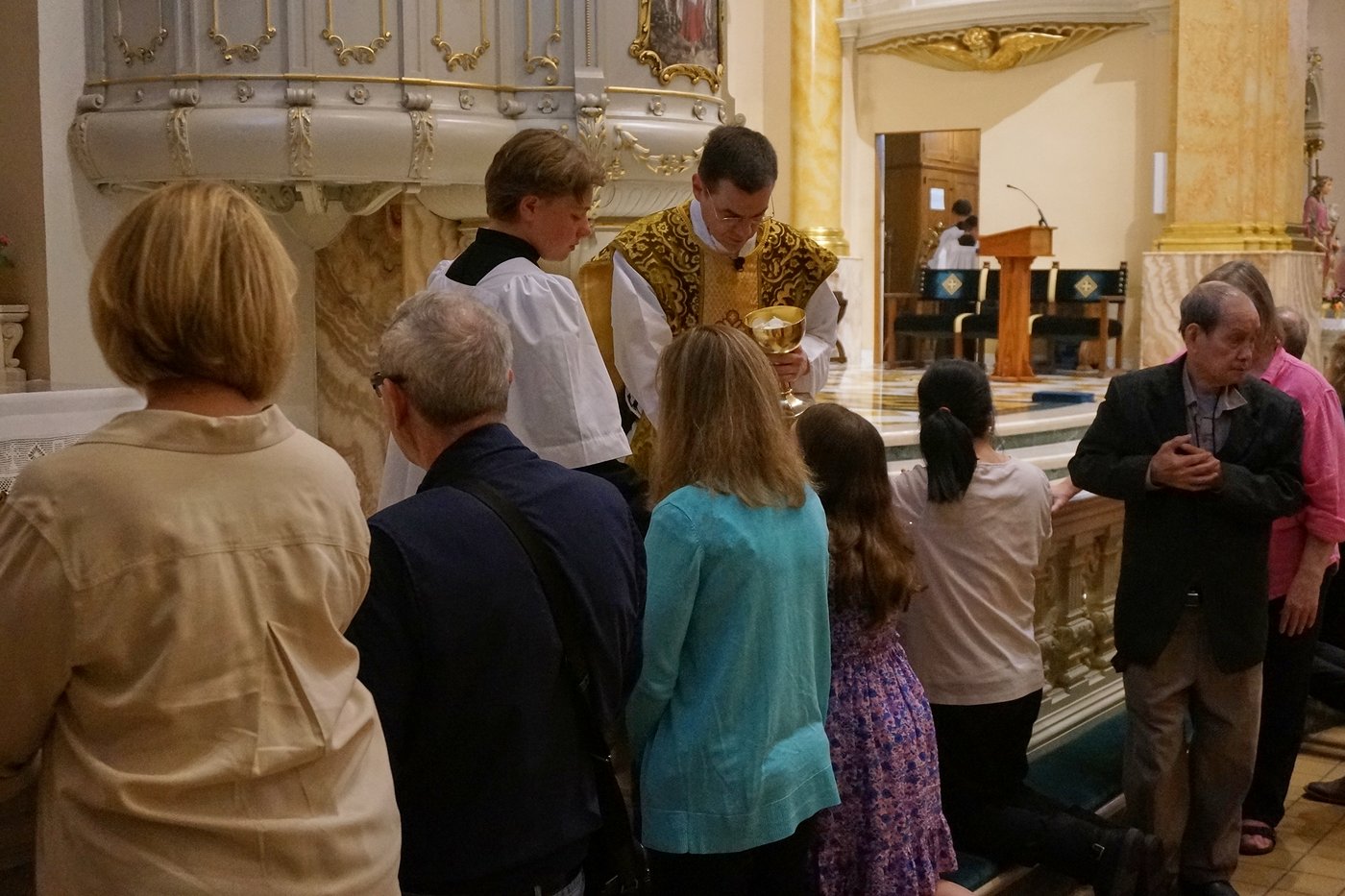 Latin Mass, but faithful to the pope: A Minnesota church shows a different way during schism crisis | iNFOnews.ca