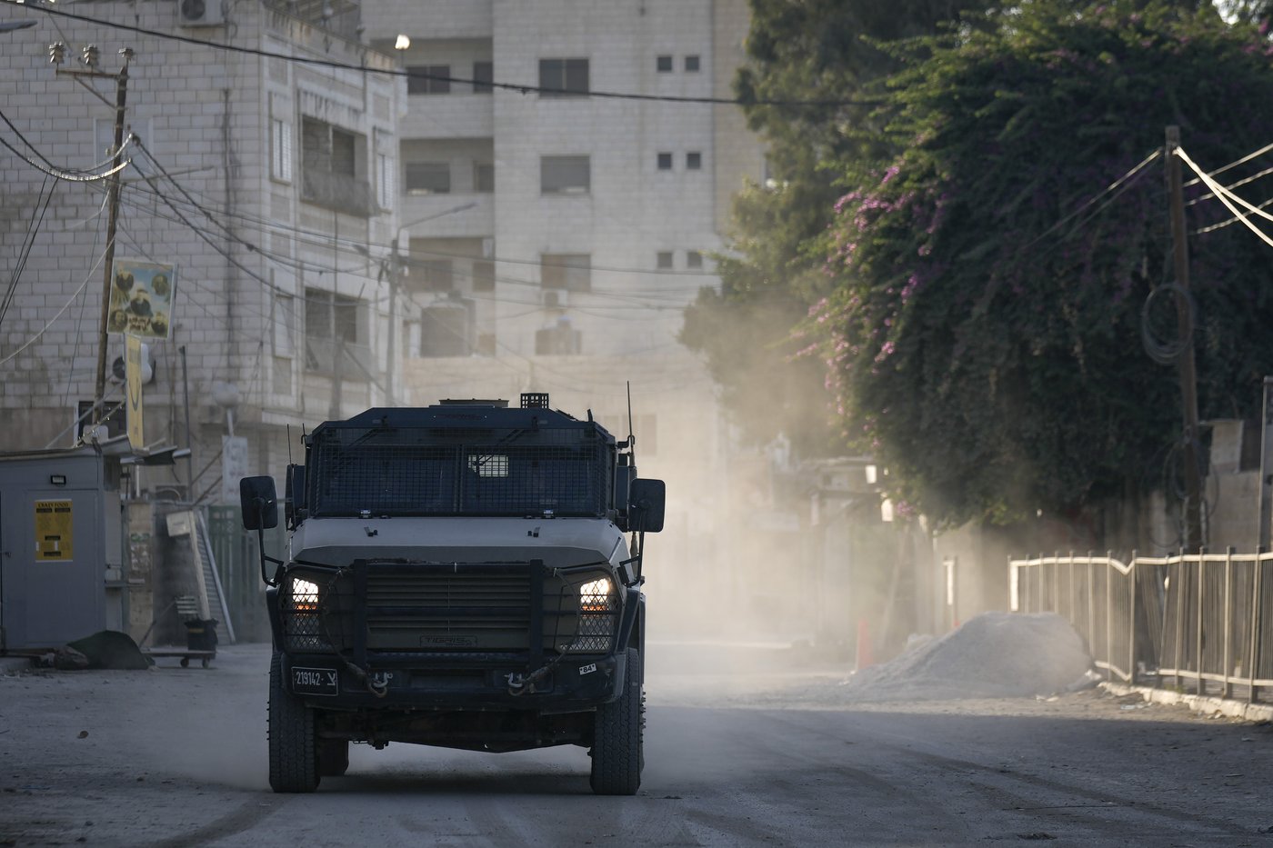Israel-Hamas war latest: Israeli airstrikes in Lebanon have killed nearly 700 this week | iNFOnews.ca