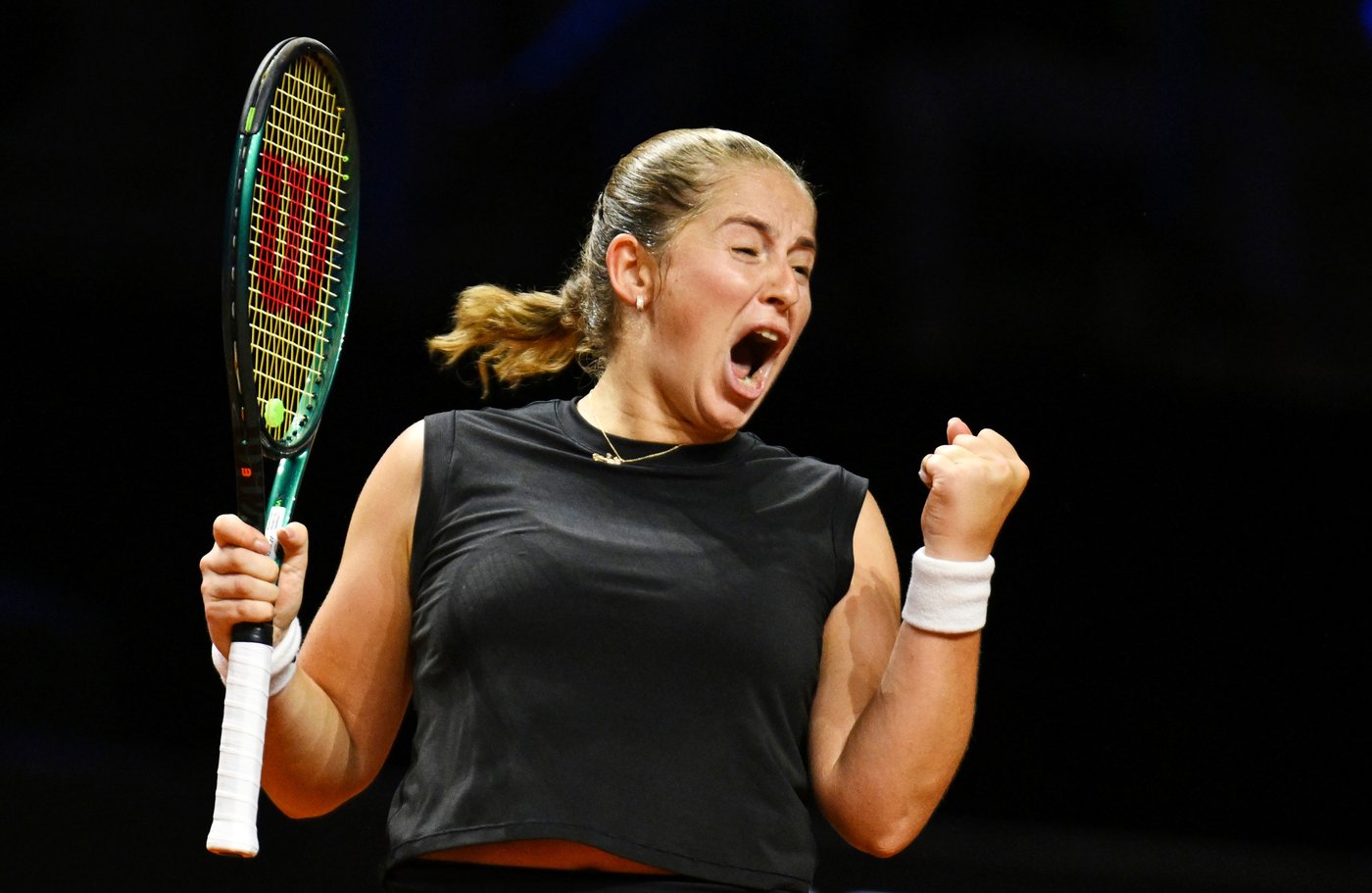 Ostapenko beats Swiatek again and reaches Stuttgart semifinals with Sabalenka | iNFOnews.ca Ostapenko beats Swiatek again and reaches Stuttgart semifinals with Sabalenka | iNFOnews.ca