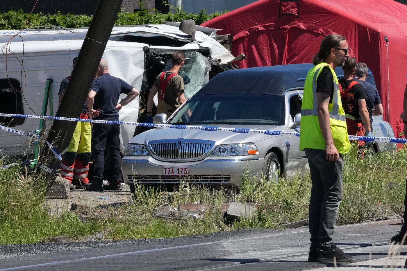 A train collides with a minibus of children in Belgium and 4 people are dead | iNwheels A train collides with a minibus of children in Belgium and 4 people are dead | iNwheels