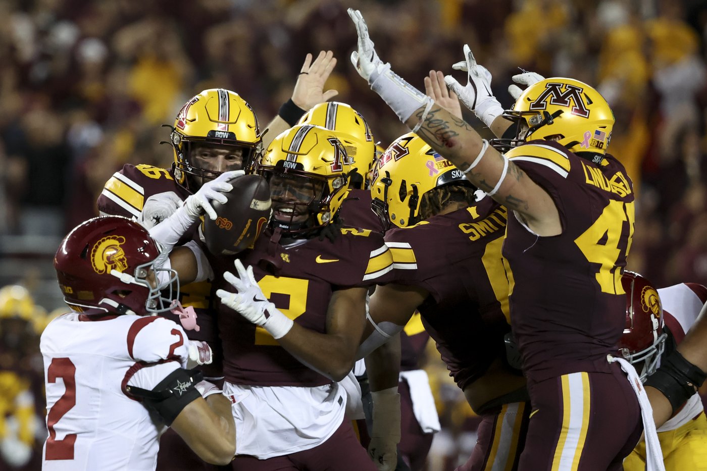 Minnesota upsets No. 11 USC 24-17 on Brosmer's 4th-and-goal sneak with 56 seconds left | iNFOnews.ca Minnesota upsets No. 11 USC 24-17 on Brosmer's 4th-and-goal sneak with 56 seconds left | iNFOnews.ca