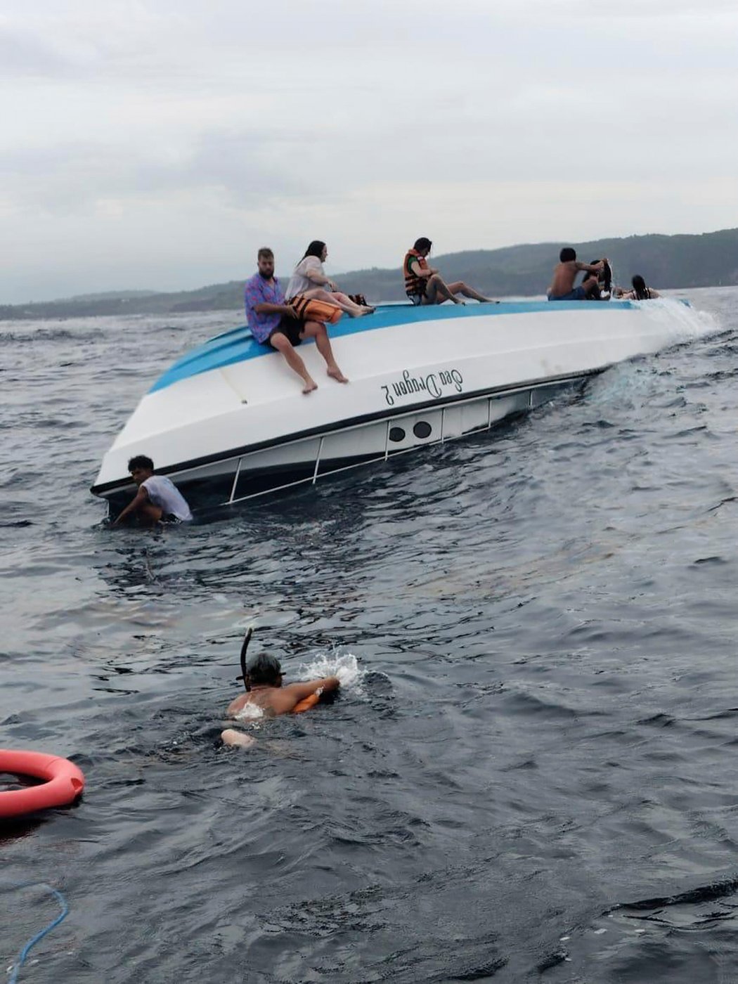 Australian tourist killed and 2 injured as snorkeling boat capsizes off Indonesia's Bali island | iNFOnews.ca Australian tourist killed and 2 injured as snorkeling boat capsizes off Indonesia's Bali island | iNFOnews.ca