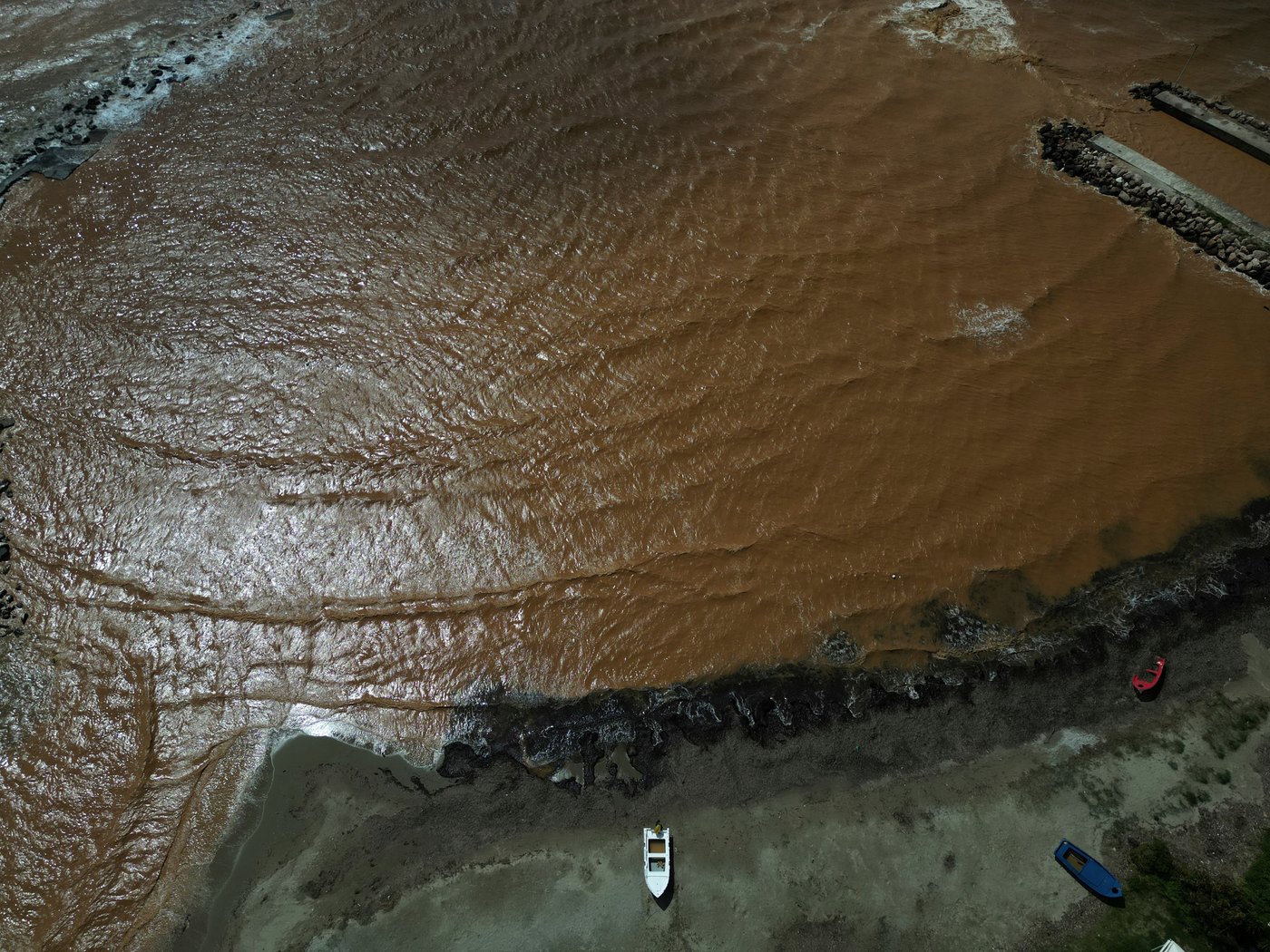 Saharan dust storm turns Greek sky red as winds and flooding leave 1 person dead | iNFOnews.ca Saharan dust storm turns Greek sky red as winds and flooding leave 1 person dead | iNFOnews.ca