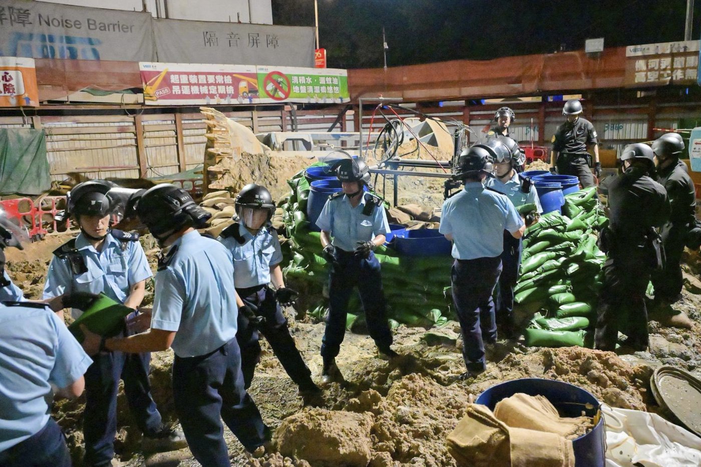 Thousands evacuated in Hong Kong after discovery of large WWII-era bomb | iNFOnews.ca Thousands evacuated in Hong Kong after discovery of large WWII-era bomb | iNFOnews.ca
