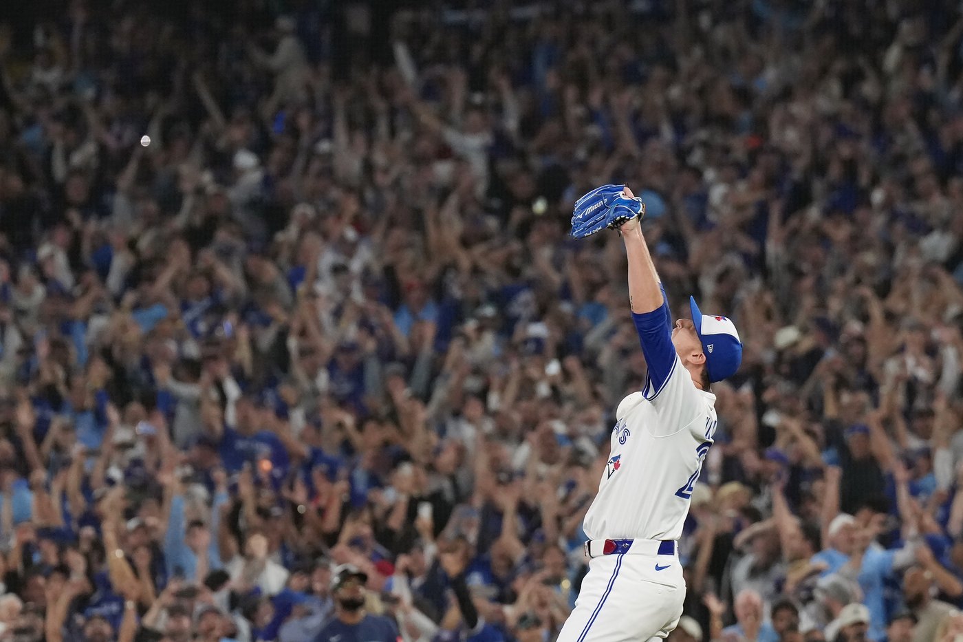 Photo Gallery: Blue Jays advance to World Series with 4-3 win over the Mariners | iNFOnews.ca