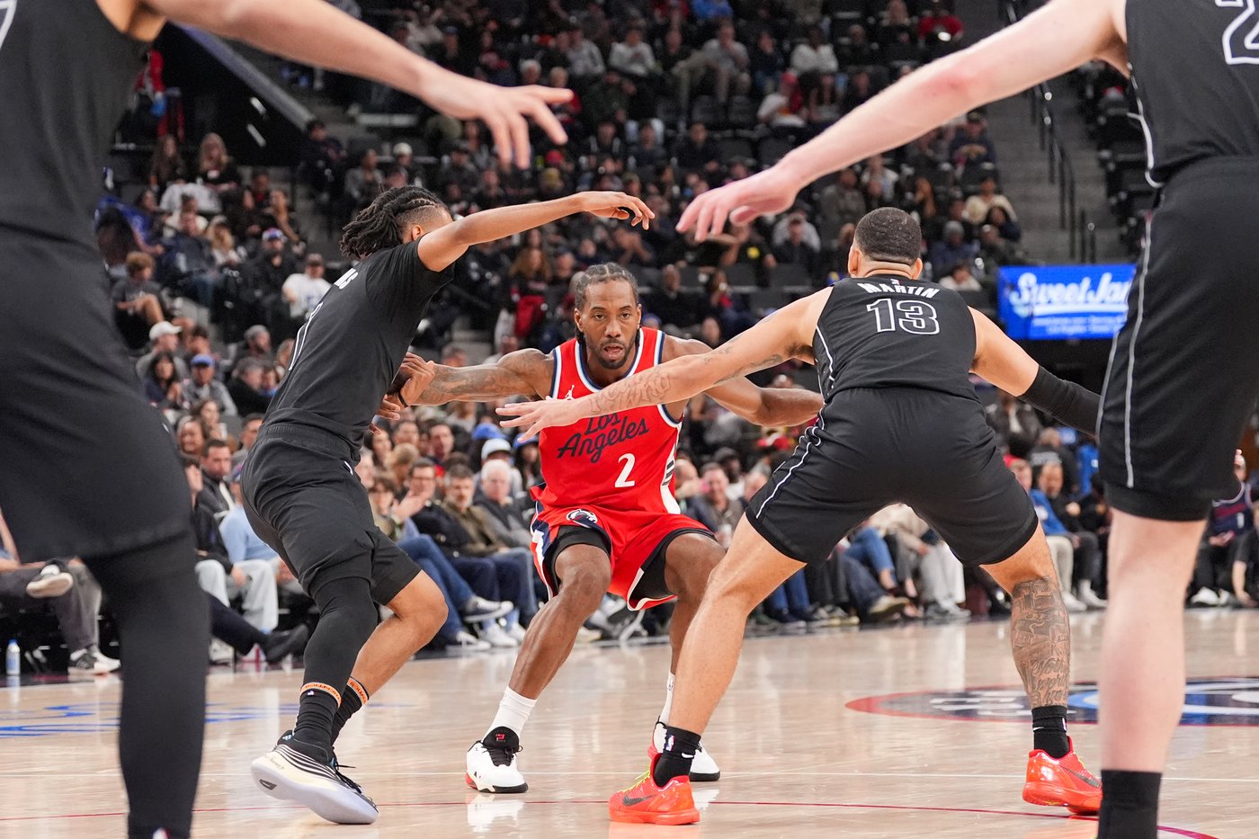 Kawhi Leonard, James Harden fuel fast start as Clippers rout Nets 126-89 | iNFOnews.ca
