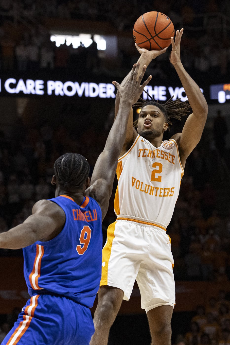 Shorthanded No. 8 Tennessee beats No. 5 Florida 64-44 | iNFOnews.ca Shorthanded No. 8 Tennessee beats No. 5 Florida 64-44 | iNFOnews.ca