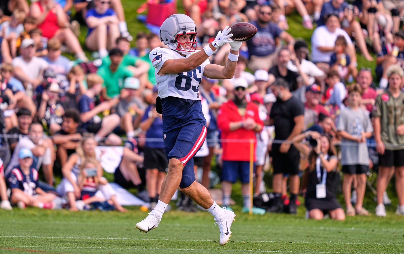 Hunter Henry ends limbo, signing a 2-year extension with Patriots through 2027 | iNFOnews.ca