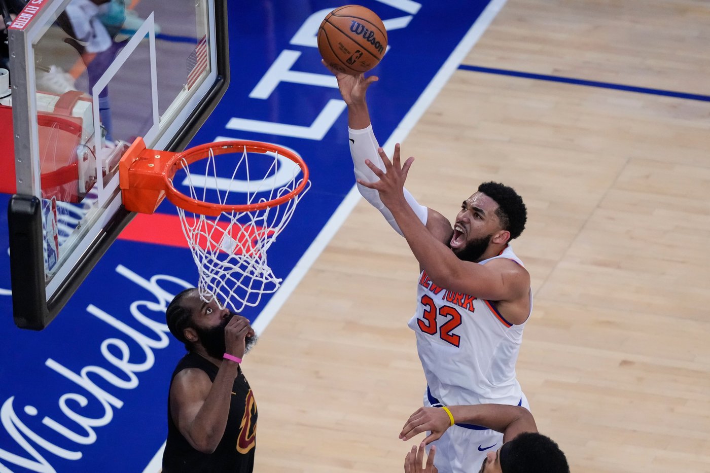 Jalen Brunson leads Knicks back from 22 down in the 4th for 115-104 win over Cavs in OT in Game 1 | iNFOnews.ca