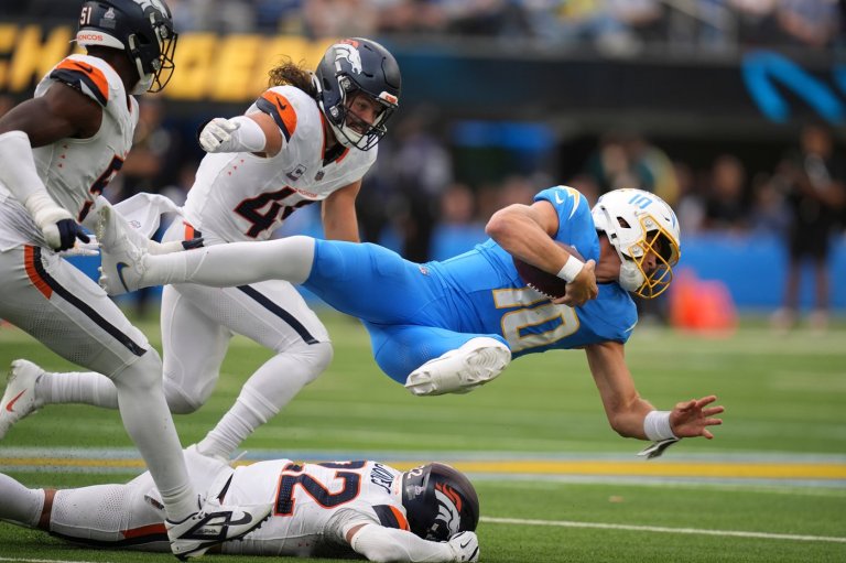 Broncos defense keeps Denver competitive while offense remains shaky | iNFOnews.ca