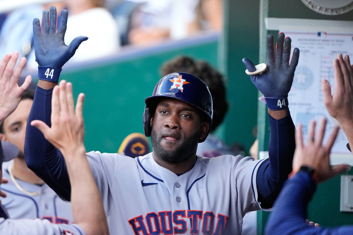 Astros slugger Yordan Alvarez becomes 1st MLB player to hit grand slam, multi-run HR in 1st inning | iNFOnews.ca