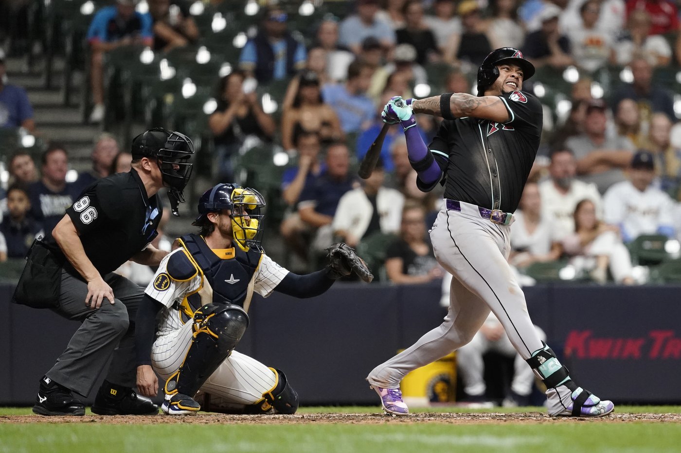 Pederson hits an early homer as the Diamondbacks blank the Brewers 5-0 | iNFOnews.ca Pederson hits an early homer as the Diamondbacks blank the Brewers 5-0 | iNFOnews.ca