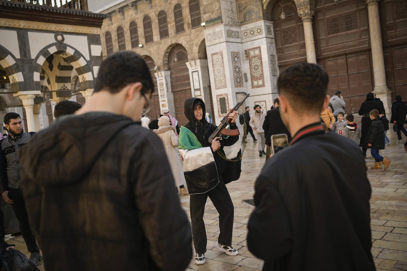 Thousands of Syrian celebrate in central Damascus during first Friday prayers since Assad's fall | iNFOnews.ca Thousands of Syrian celebrate in central Damascus during first Friday prayers since Assad's fall | iNFOnews.ca
