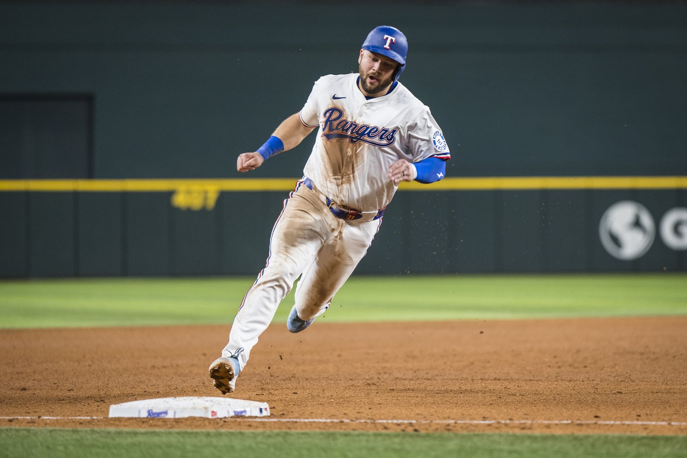 Jacob deGrom gets his 1st win in 2 years while Rangers have best offensive game to beat A's 15-2 | iNFOnews.ca