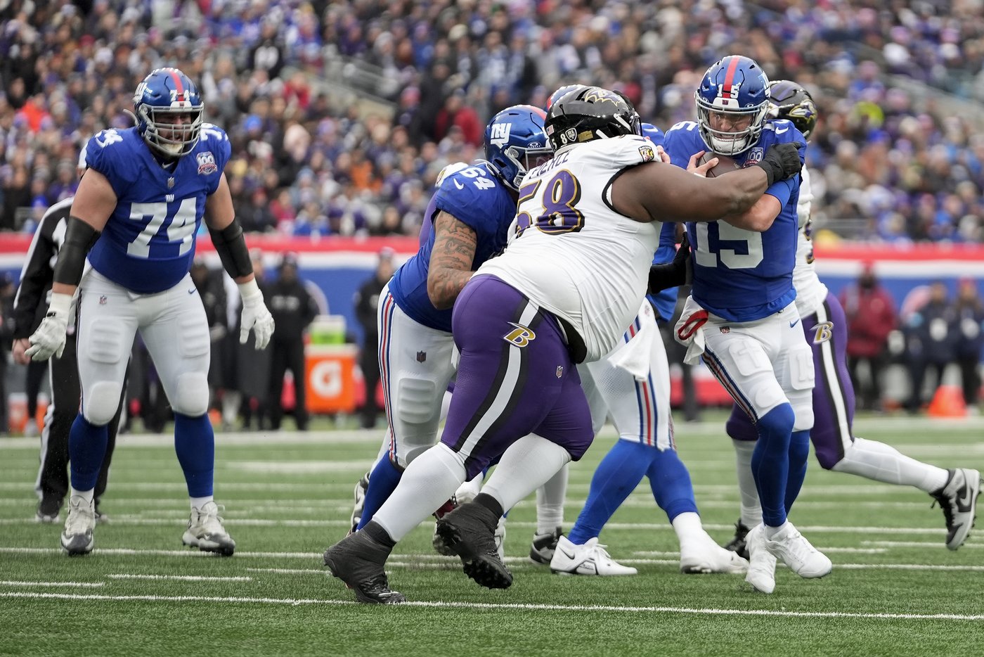 Giants QB Tommy DeVito sustains a concussion and is replaced by Tim Boyle against the Ravens | iNFOnews.ca