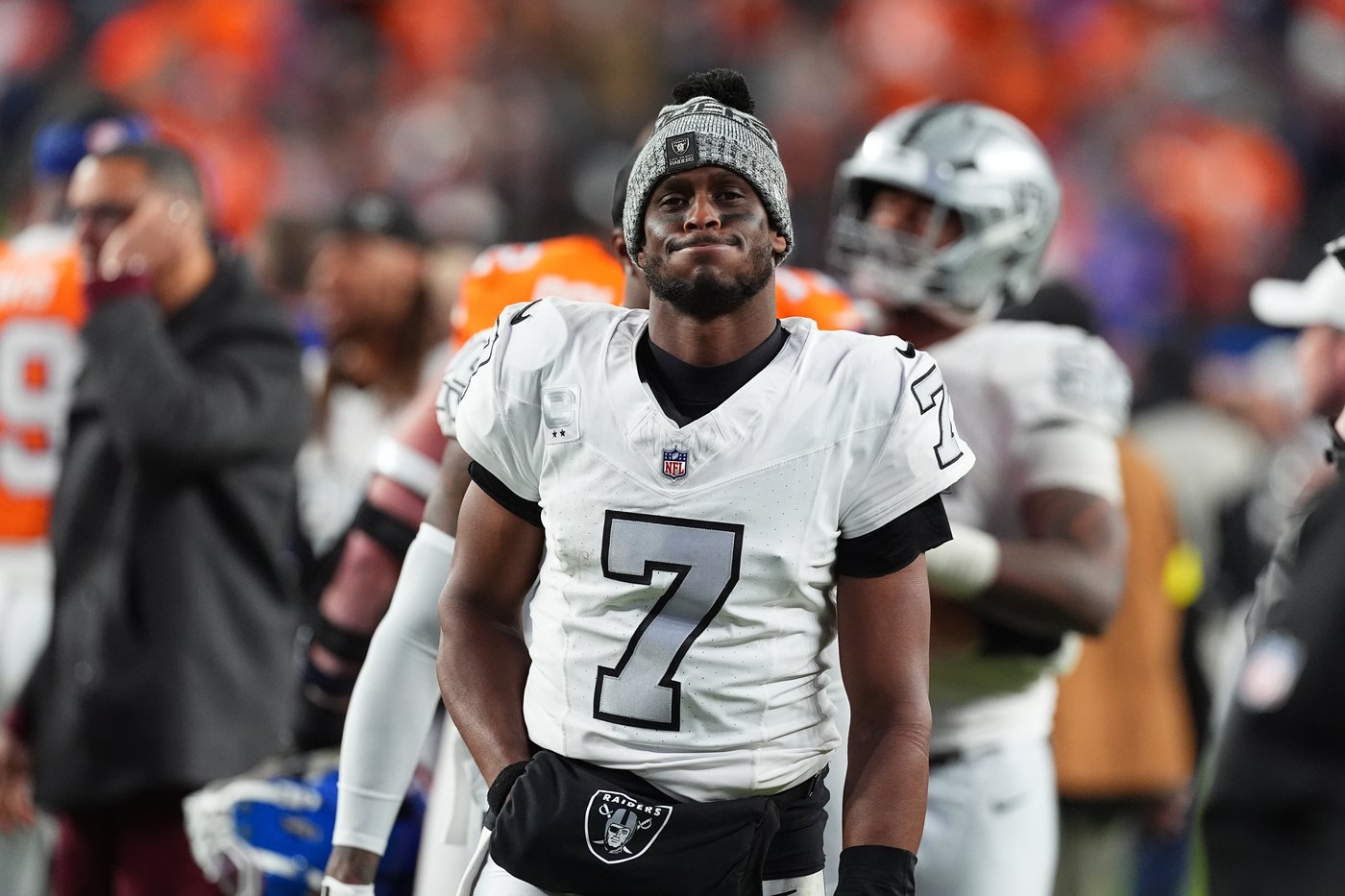 Geno Smith battered by relentless Denver defense in Raiders' 10-7 loss | iNFOnews.ca Geno Smith battered by relentless Denver defense in Raiders' 10-7 loss | iNFOnews.ca