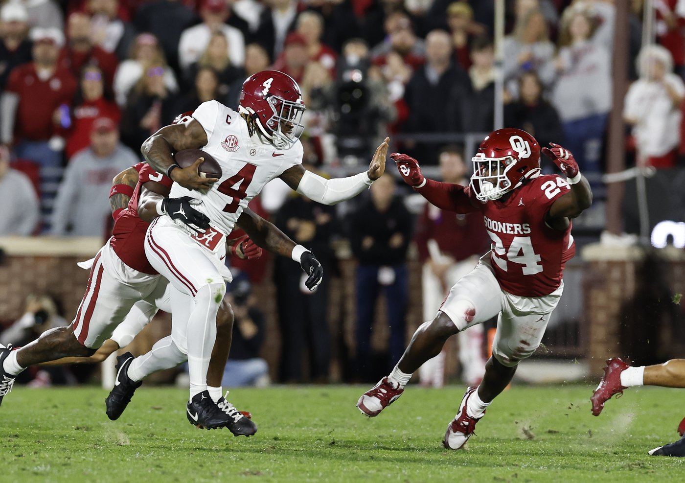 Arnold, Robinson run for more than 100 yards as Oklahoma stuns No. 7 Alabama 24-3 | iNFOnews.ca