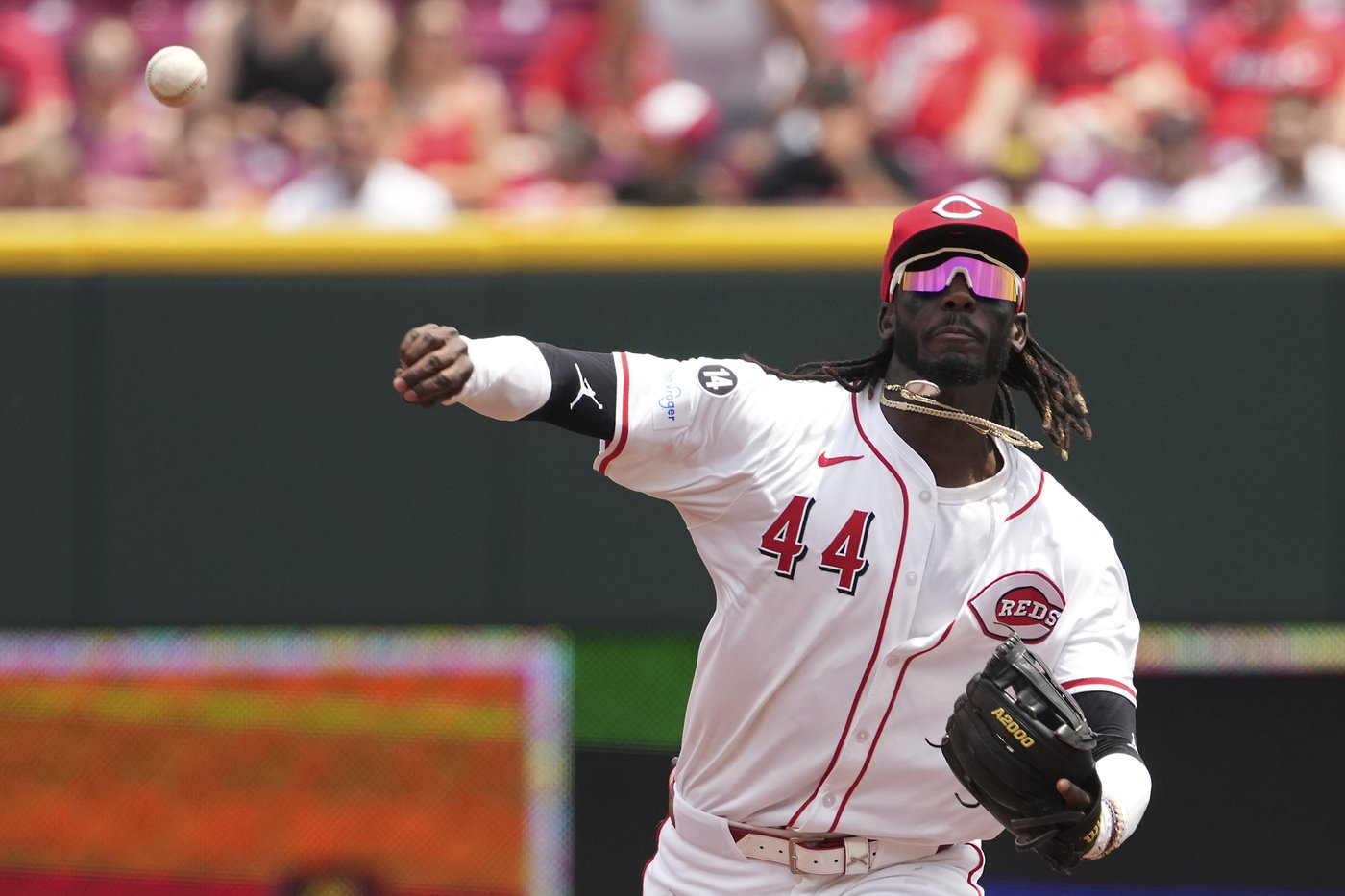 Collins hits 3-run homer, Chourio and Cameron belt 2-run shots as Brewers beat Reds 9-1 | iNFOnews.ca