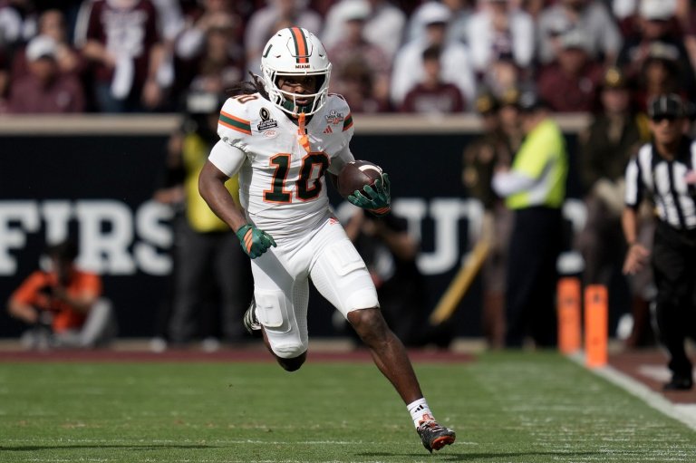 Miami's freshman redeems himself with game-winning touchdown in 10-3 win over Texas A&M | iNFOnews.ca