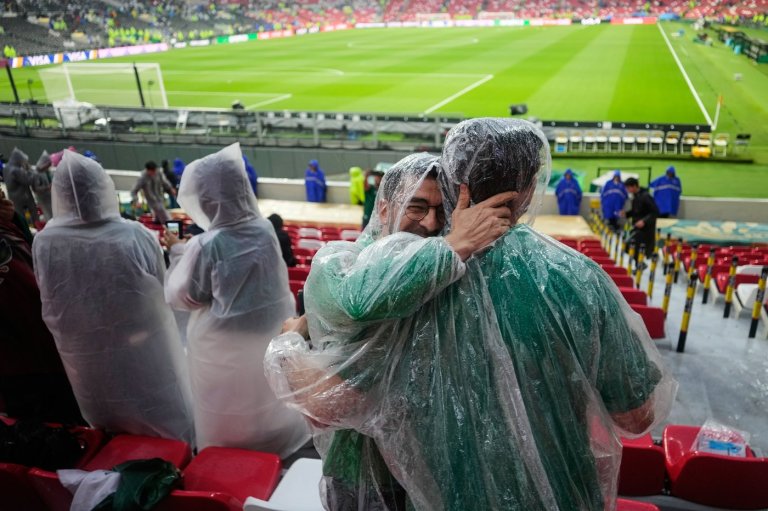 Mexico-Ecuador World Cup match delayed by an storm in Mexico City | iNFOnews.ca