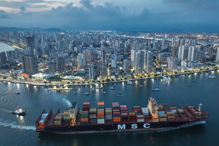 Nations preserve a plan to adopt a global fee on shipping emissions, but keep their options open | iNFOnews.ca
