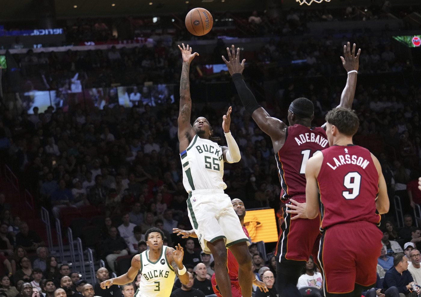 Lillard scores 37 points and Giannis-less Bucks hold off Heat 106-103 to move to 3-0 in Cup play | iNFOnews.ca