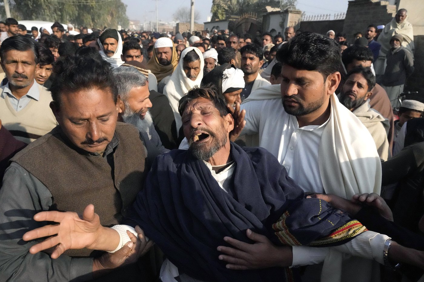Bodies of 4 Pakistanis who died on a migrant boat journey off West Africa return home for burial | iNFOnews.ca Bodies of 4 Pakistanis who died on a migrant boat journey off West Africa return home for burial | iNFOnews.ca