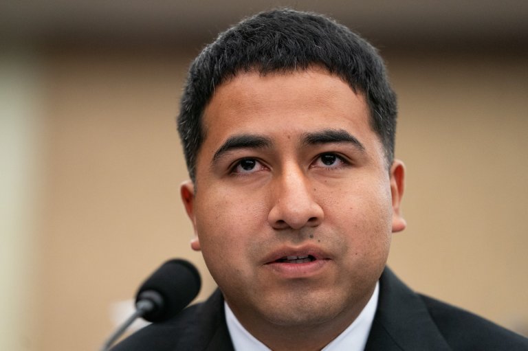 Judge dismisses California deportation case for Mexican father of 3 U.S. Marines | iNFOnews.ca