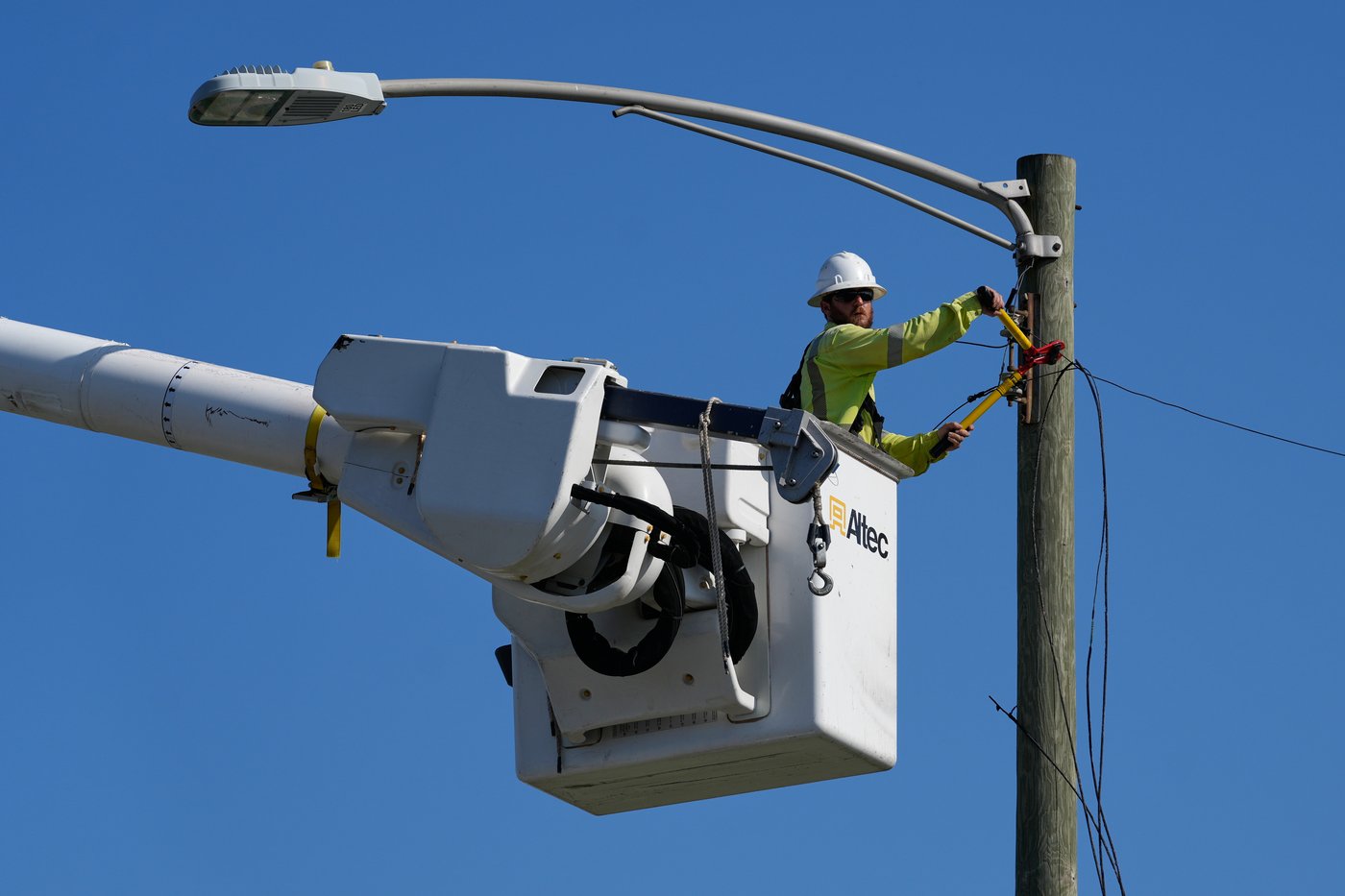 Some homes and businesses in Gary, Indiana, still without power 13 days after storms | iNFOnews.ca Some homes and businesses in Gary, Indiana, still without power 13 days after storms | iNFOnews.ca