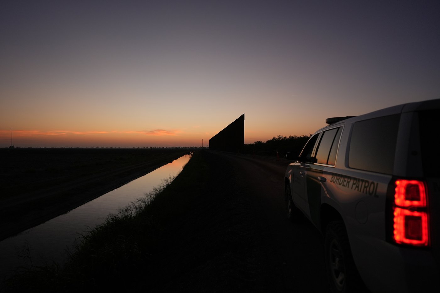 PHOTO ESSAY: Border wall cuts through wildlife refuge | iNFOnews.ca PHOTO ESSAY: Border wall cuts through wildlife refuge | iNFOnews.ca