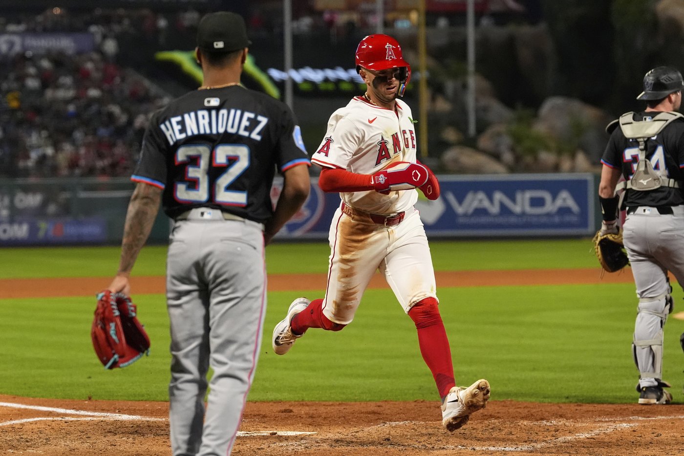 Norby's 3-run homer helps Marlins win 6-2, ending Angels' 8-game win streak | iNFOnews.ca