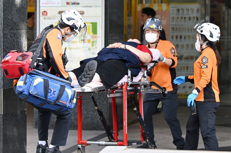 Man stabs at least 8 people in South Korean mall | iNFOnews.ca