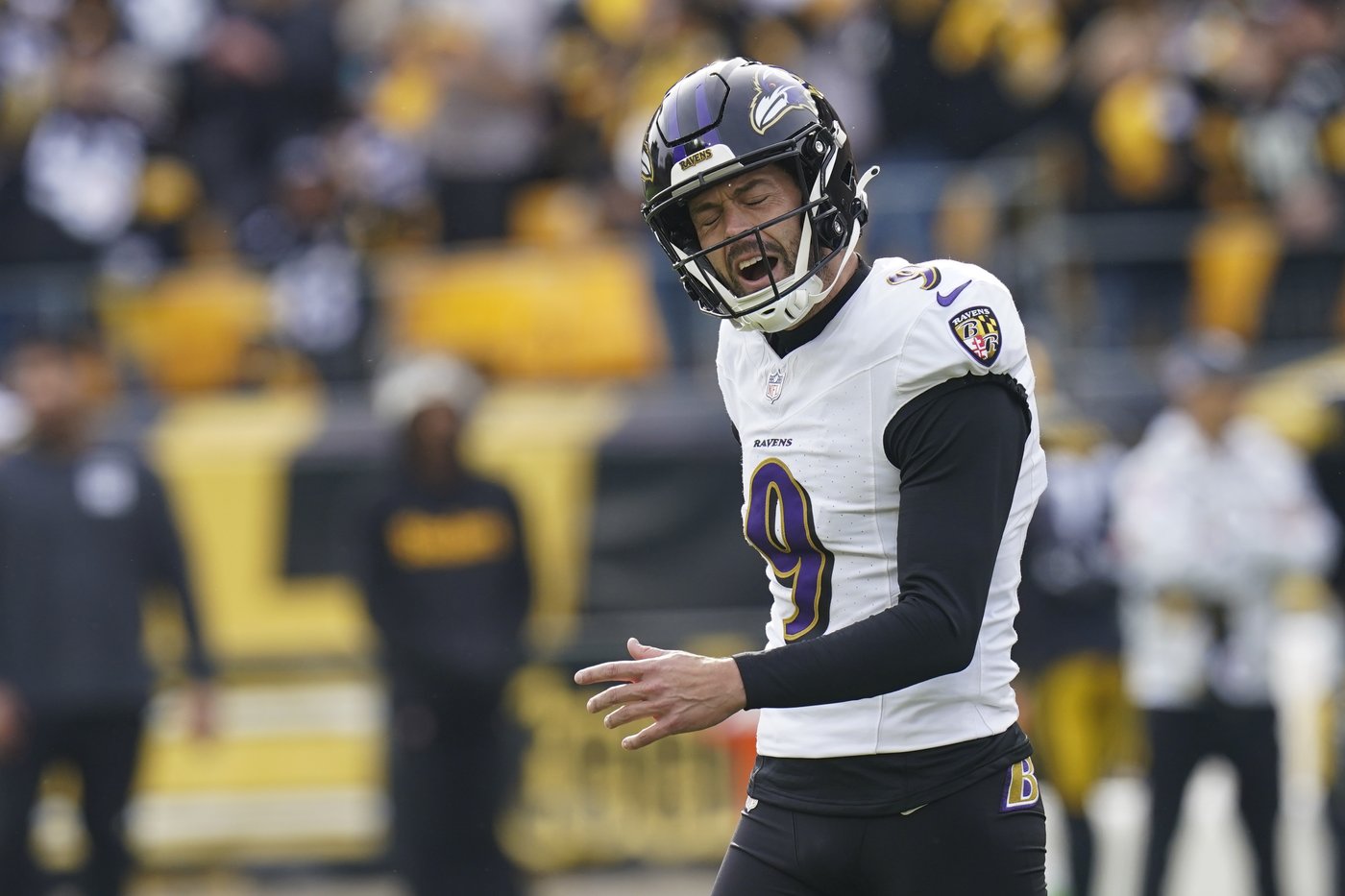 Boswell kicks 6 field goals and the Steelers bottle up Lamar Jackson in 18-16 win over the Ravens | iNFOnews.ca