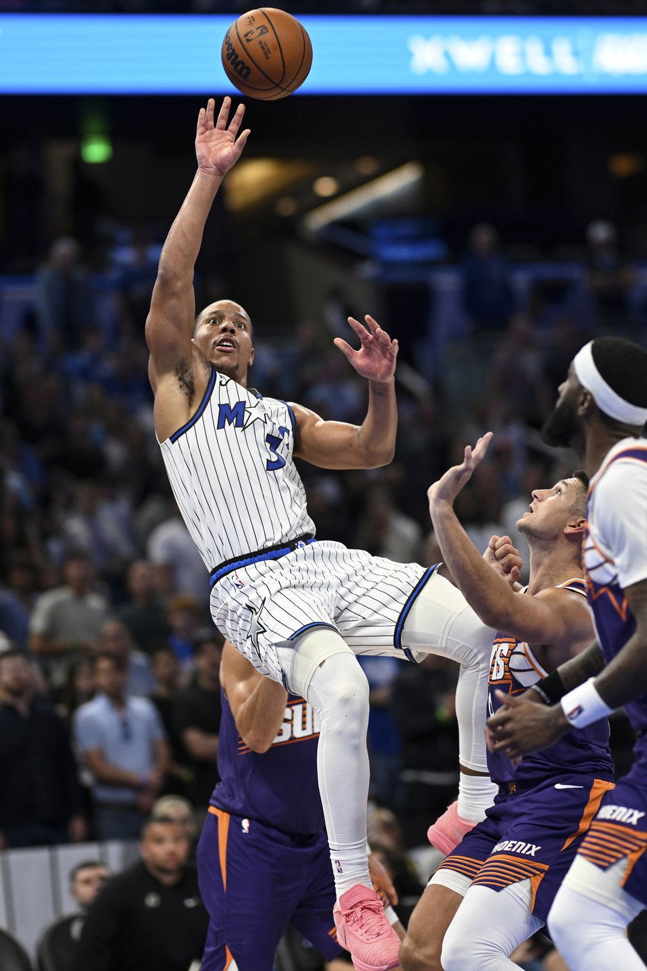 Bane and Suggs power the Magic to a 115-111 victory over the Suns | iNFOnews.ca Bane and Suggs power the Magic to a 115-111 victory over the Suns | iNFOnews.ca