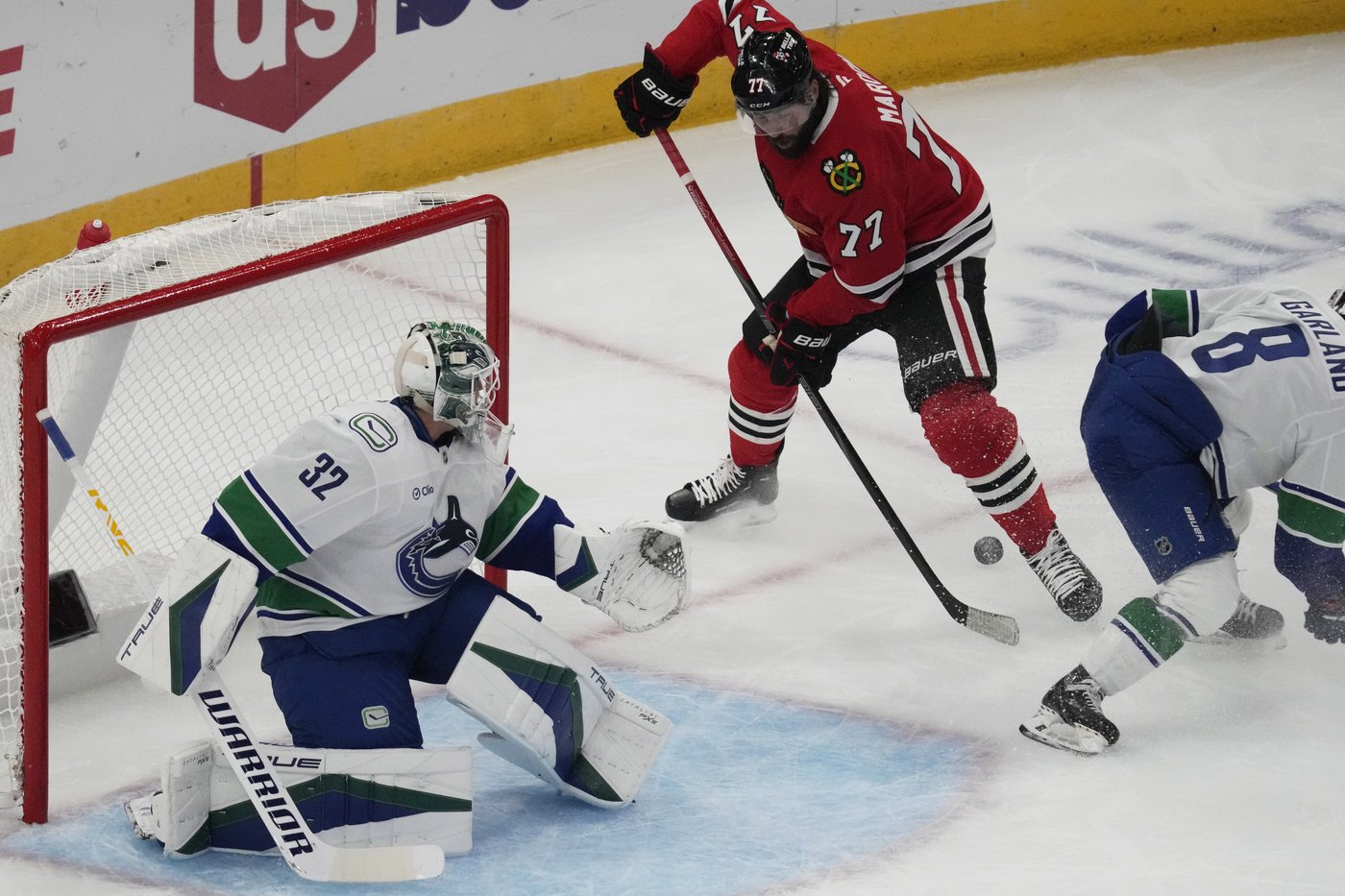 Heinen scores twice as the Canucks beat the Blackhawks 6-3 for their 3rd straight win | iNFOnews.ca Heinen scores twice as the Canucks beat the Blackhawks 6-3 for their 3rd straight win | iNFOnews.ca