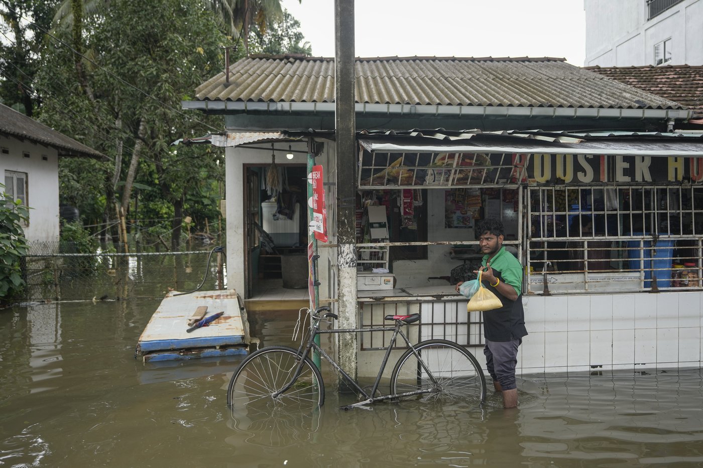 Sri Lanka closes schools as floods hammer the capital | iNFOnews.ca