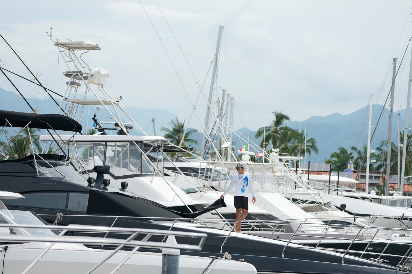 Puerto Vallarta boards up as Hurricane Simon hits Category 4 strength | iNFOnews.ca