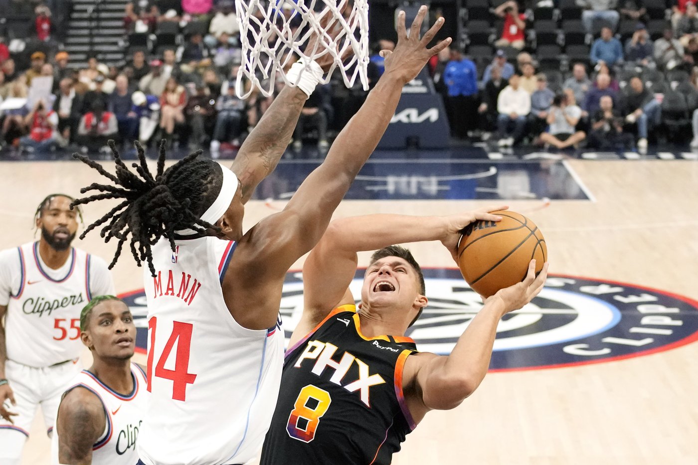 Booker and Durant lead Suns to 125-1119 comeback win over Clippers | iNFOnews.ca
