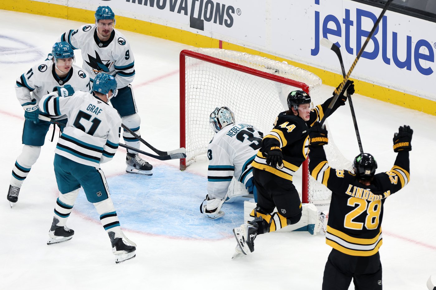 Bruins extend points streak to 8 games with 6-4 win over Sharks | iNFOnews.ca Bruins extend points streak to 8 games with 6-4 win over Sharks | iNFOnews.ca