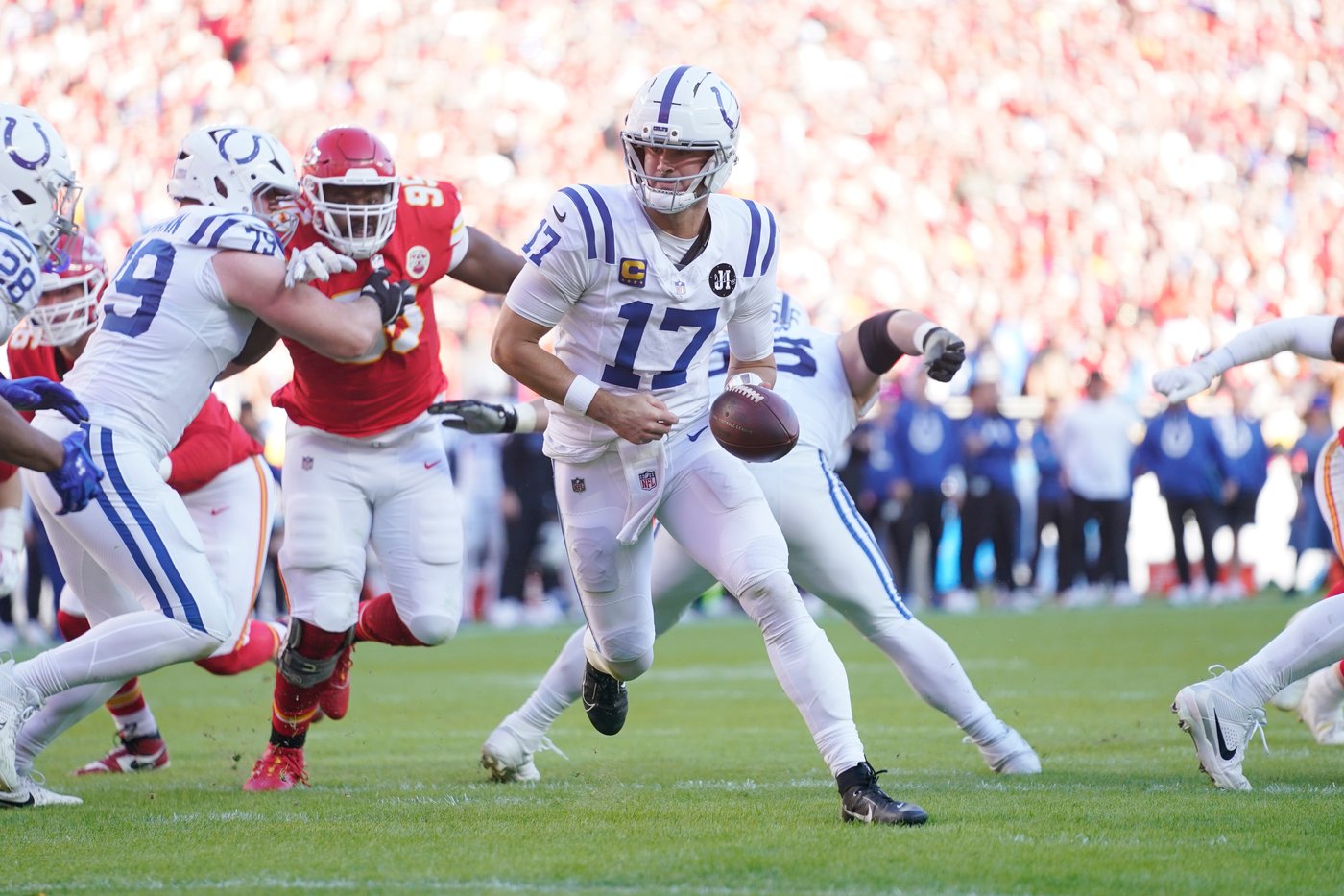 Colts QB Daniel Jones turns to college friends for extra help with injured leg | iNFOnews.ca Colts QB Daniel Jones turns to college friends for extra help with injured leg | iNFOnews.ca