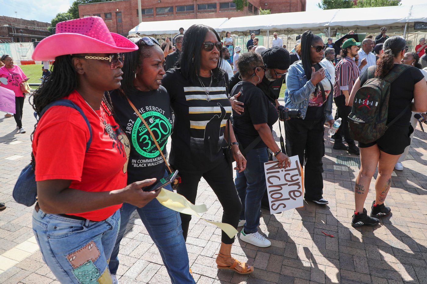 Civil rights leaders say acquittals in Tyre Nichols' death highlight the need for police reform | iNFOnews.ca