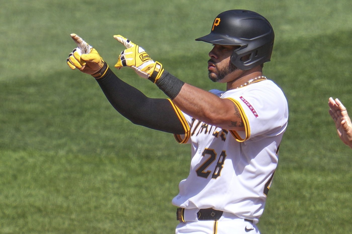Pham and Horwitz lead Pirates past Rangers to prevent sweep | iNFOnews.ca Pham and Horwitz lead Pirates past Rangers to prevent sweep | iNFOnews.ca